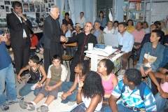 Cardinal-Bertone-in-visita-in-Salita-Li-Gobbi-con-Don-I